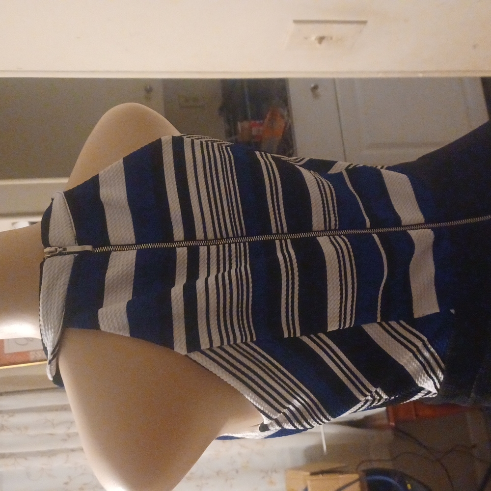 striped halter bodycon dress - Picture 4 of 4